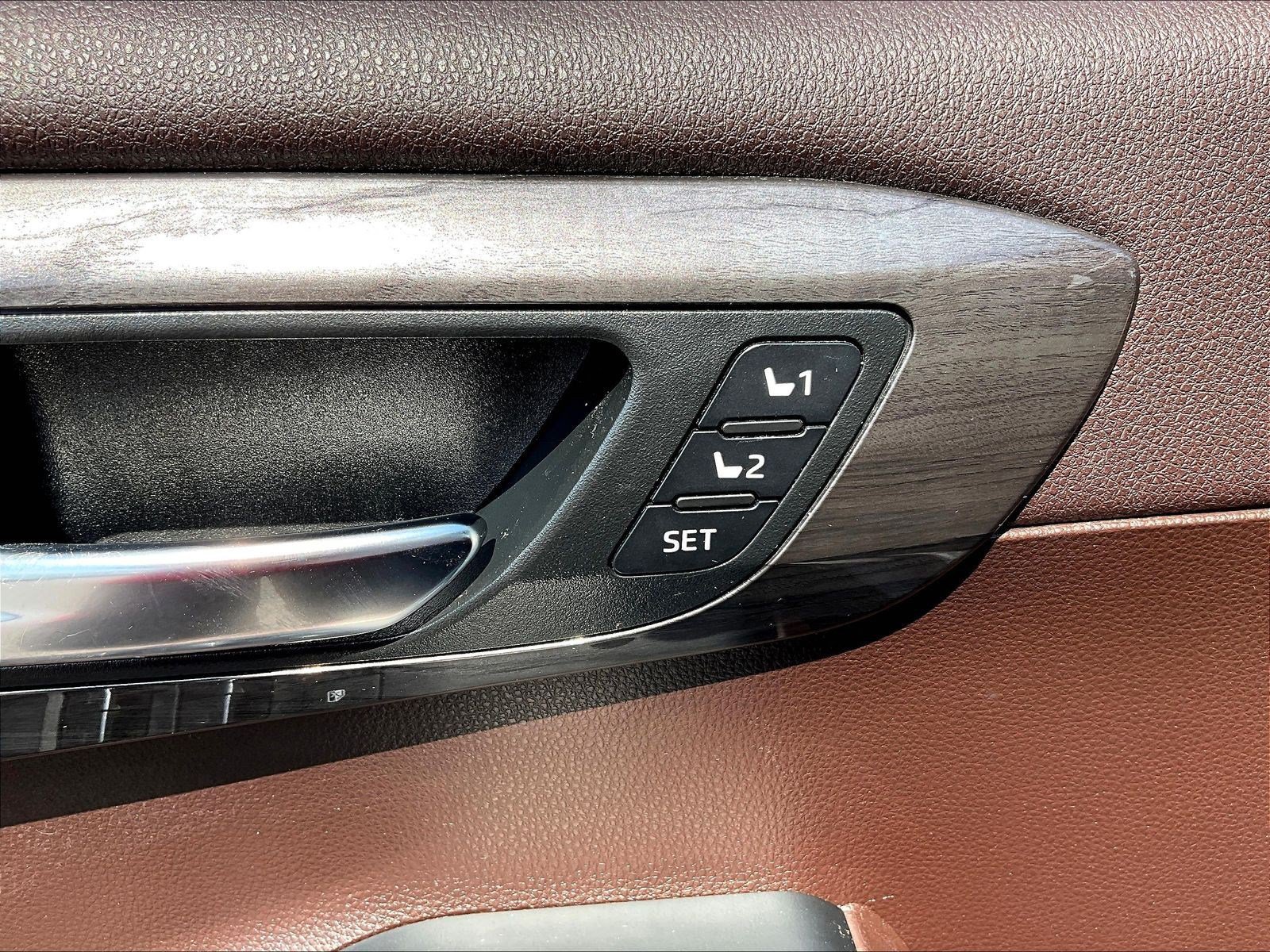 Used 2022 Toyota Highlander Platinum FWD image 38