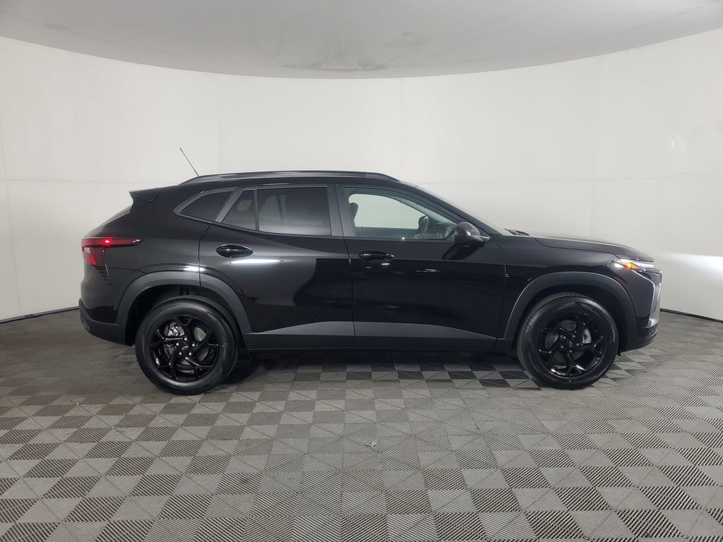 New 2026 Chevrolet Trax LT w/ Midnight Edition image 3