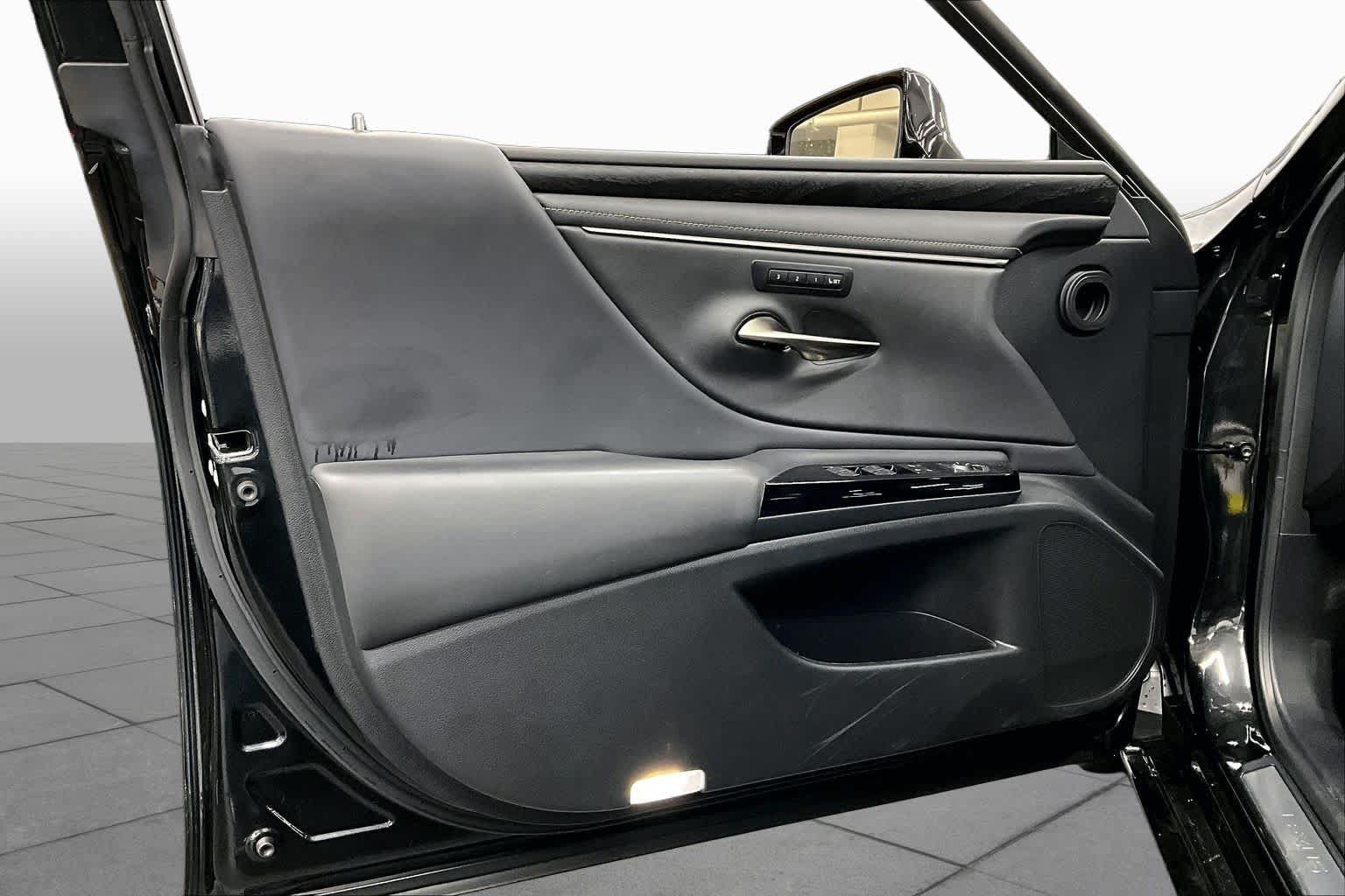 Used 2024 Lexus ES 300h w/ Premium Package FWD image 21