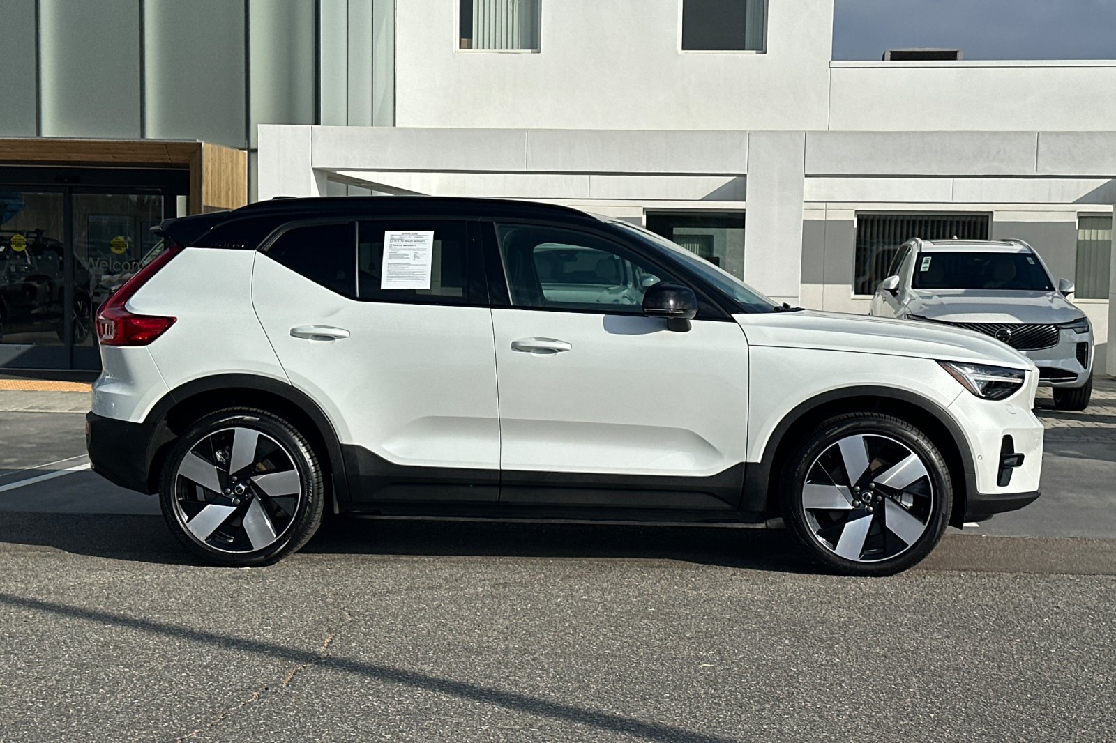 Certified 2024 Volvo XC40 Recharge Ultimate w/ Protection Package Premier RWD image 3
