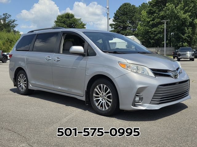 Used 2018 Toyota Sienna XLE w/ XLE Navigation Package FWD image 7