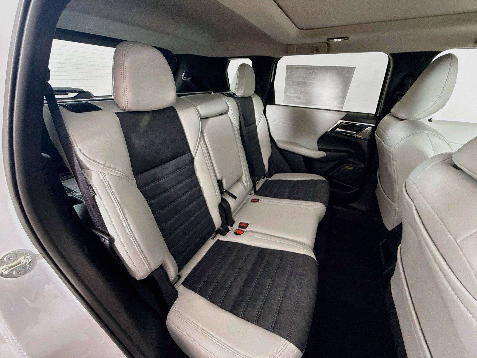 New 2026 Mitsubishi Outlander SE FWD image 26