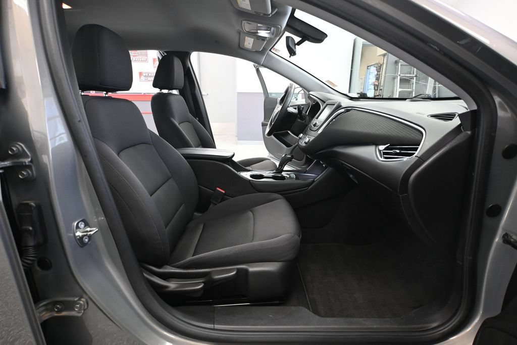 Used 2017 Chevrolet Malibu LT FWD image 45