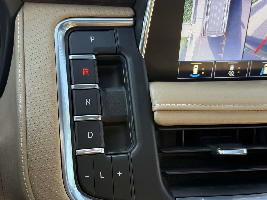 Used 2021 Chevrolet Tahoe Premier AWD/4WD image 23