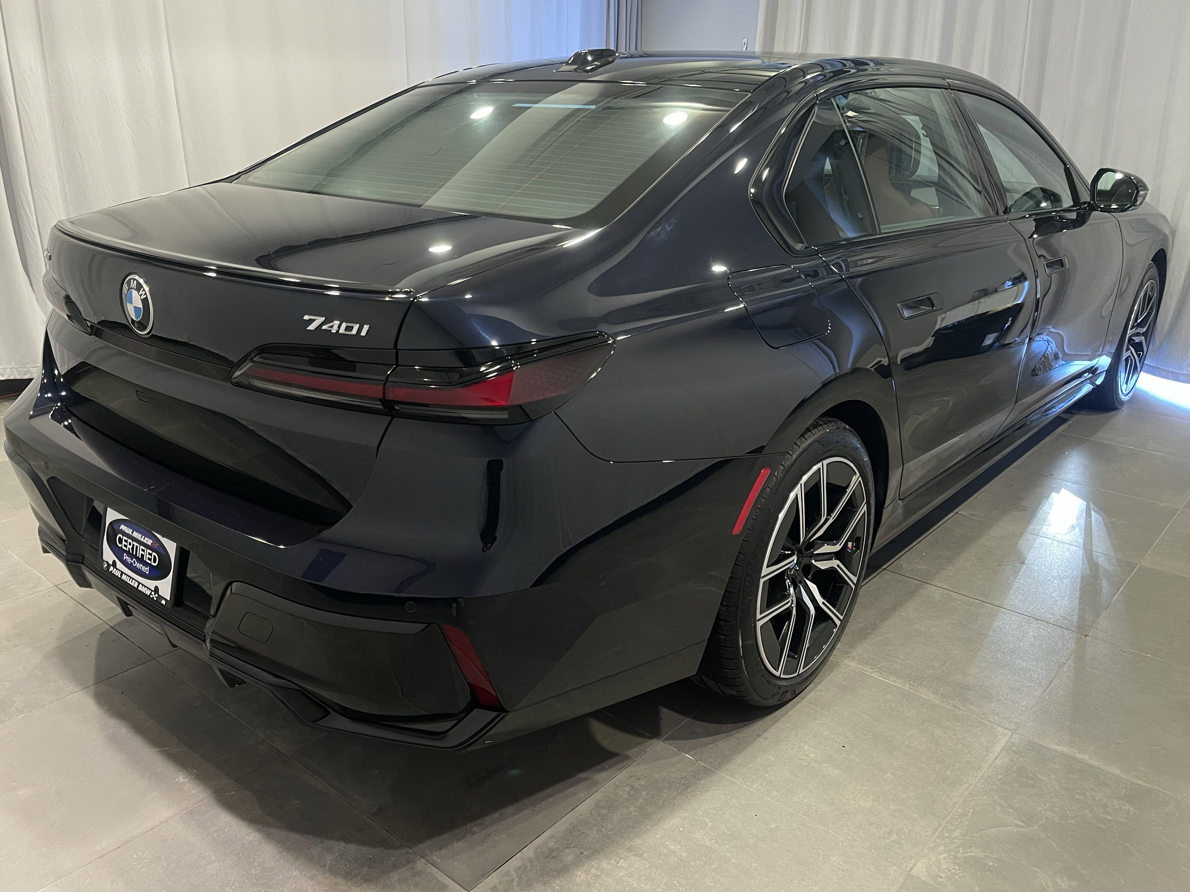 Used 2025 BMW 740i xDrive image 7
