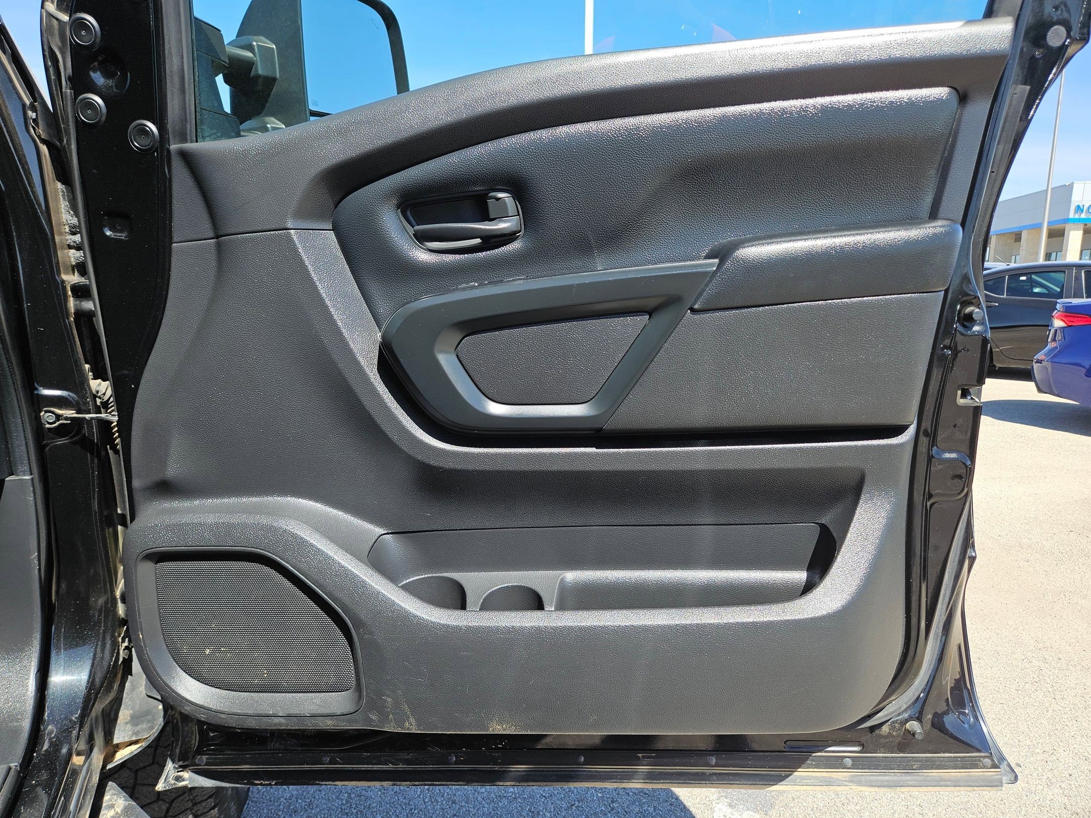 Used 2017 Nissan Titan S image 28