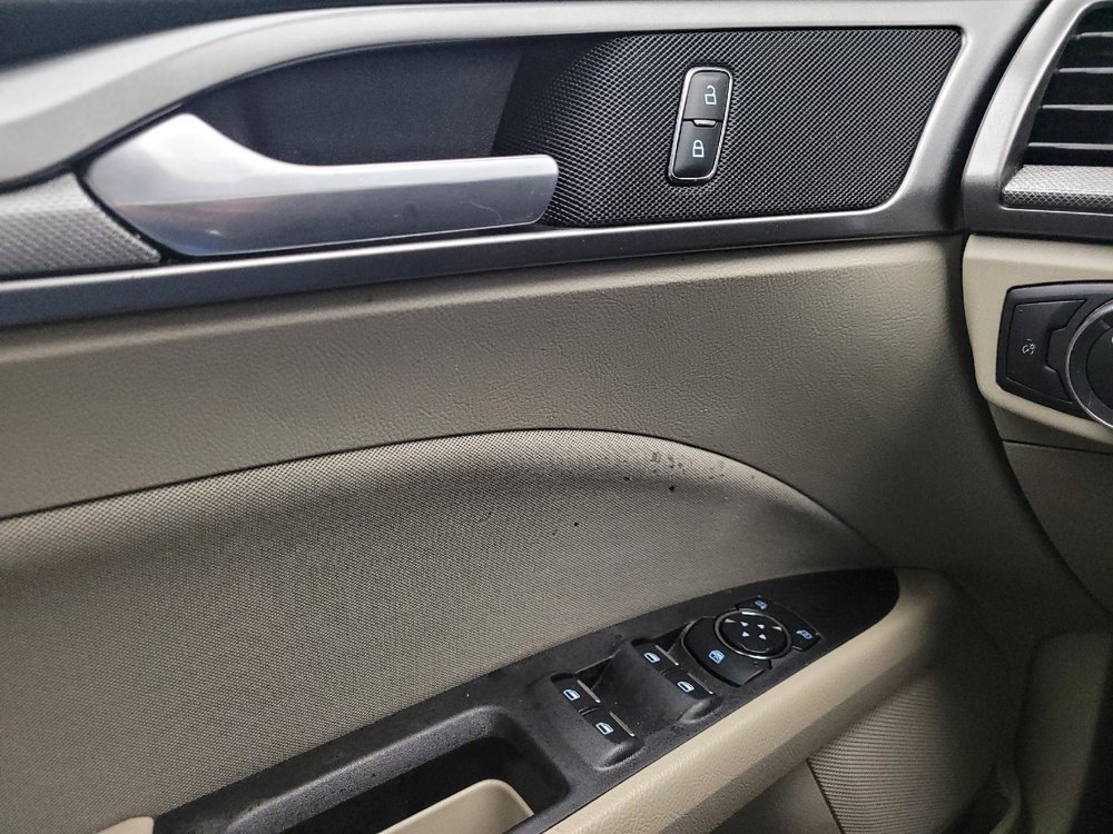 Used 2020 Ford Fusion SE FWD image 27