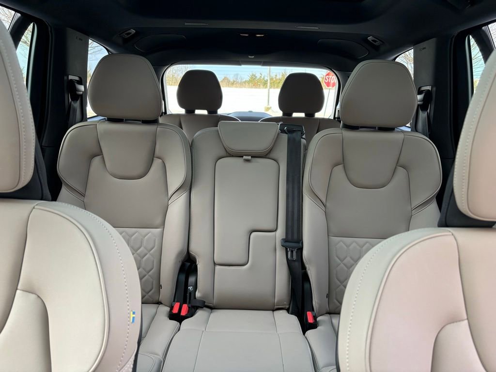 Used 2025 Volvo XC90 B6 Plus image 42