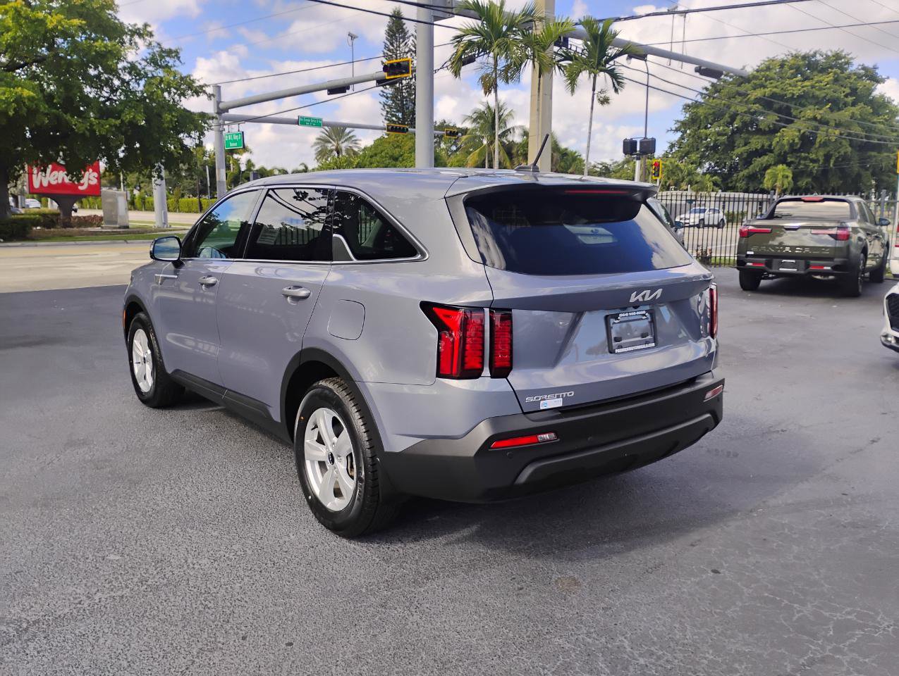 Used 2023 Kia Sorento LX FWD image 3