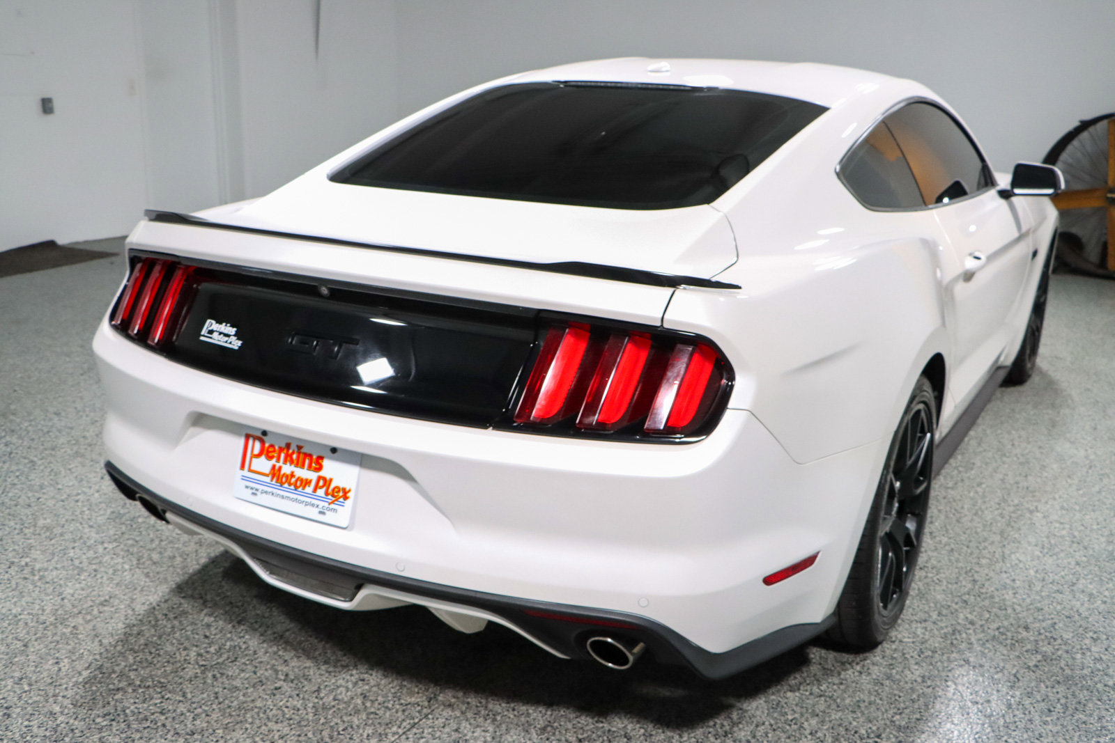Used 2017 Ford Mustang GT Premium w/ Equipment Group 401A image 7