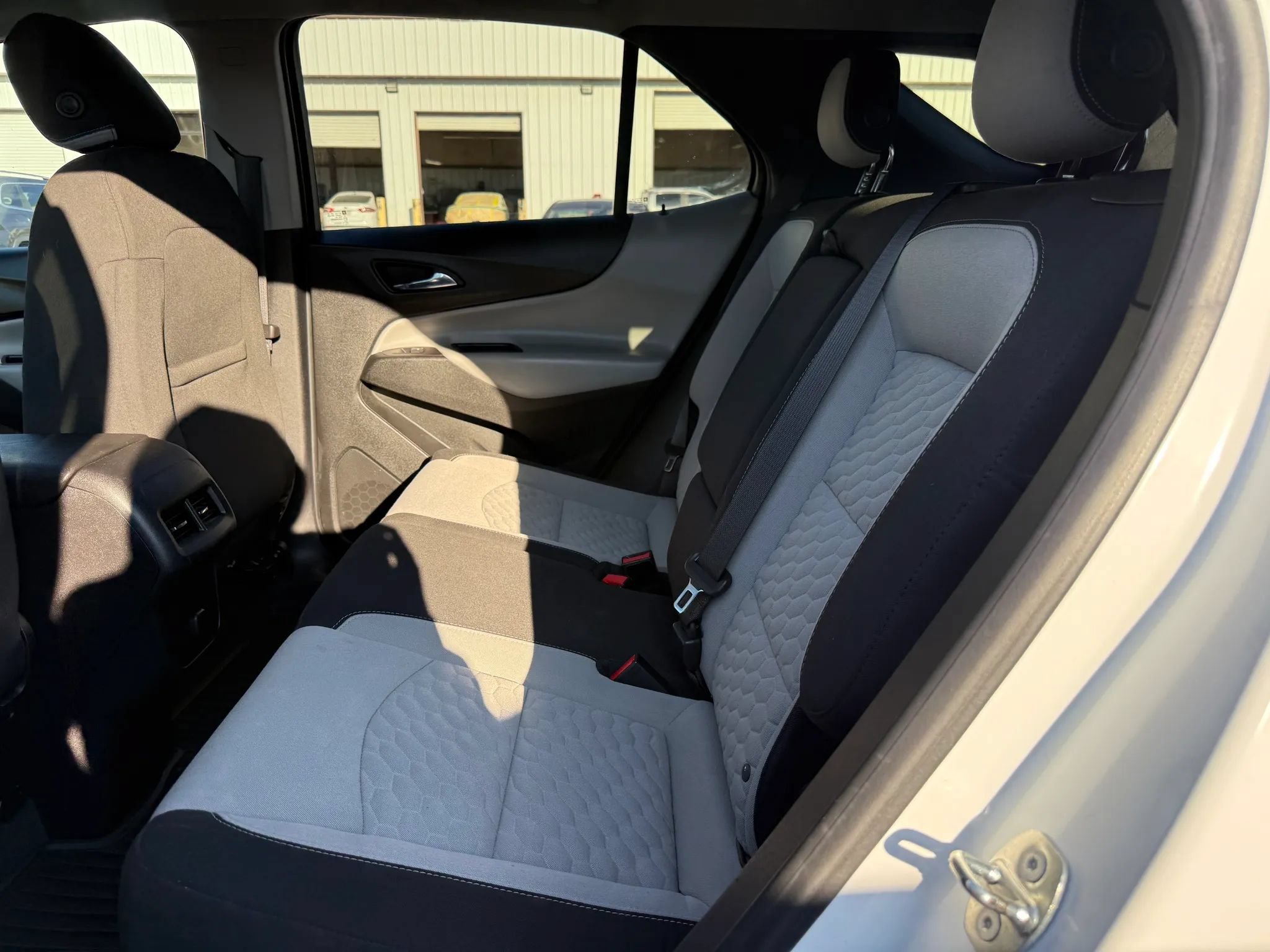 Used 2018 Chevrolet Equinox LT w/ LPO, Cargo Package AWD/4WD image 21