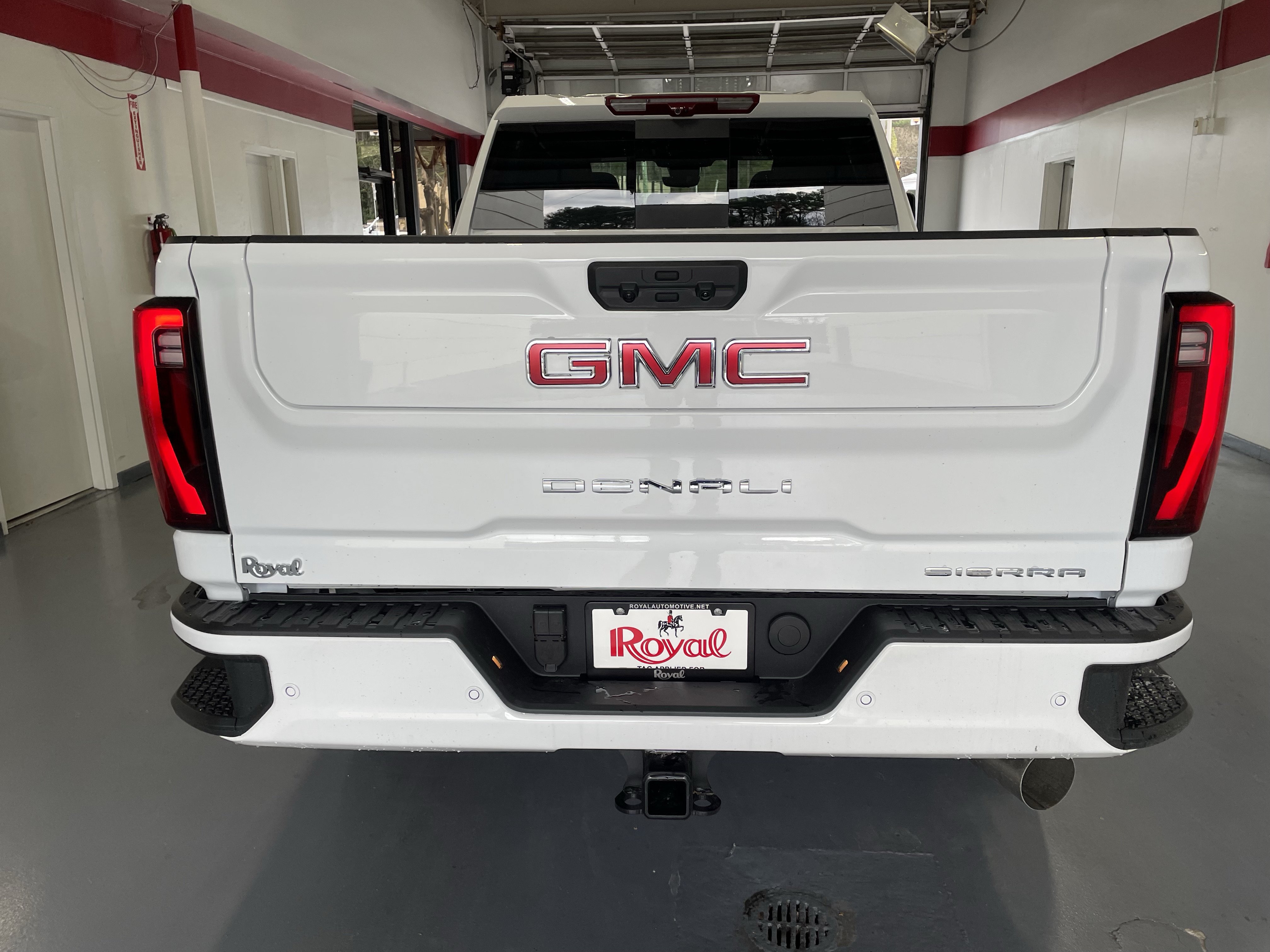 New 2026 GMC Sierra 2500 Denali w/ Denali Reserve Package AWD/4WD image 5