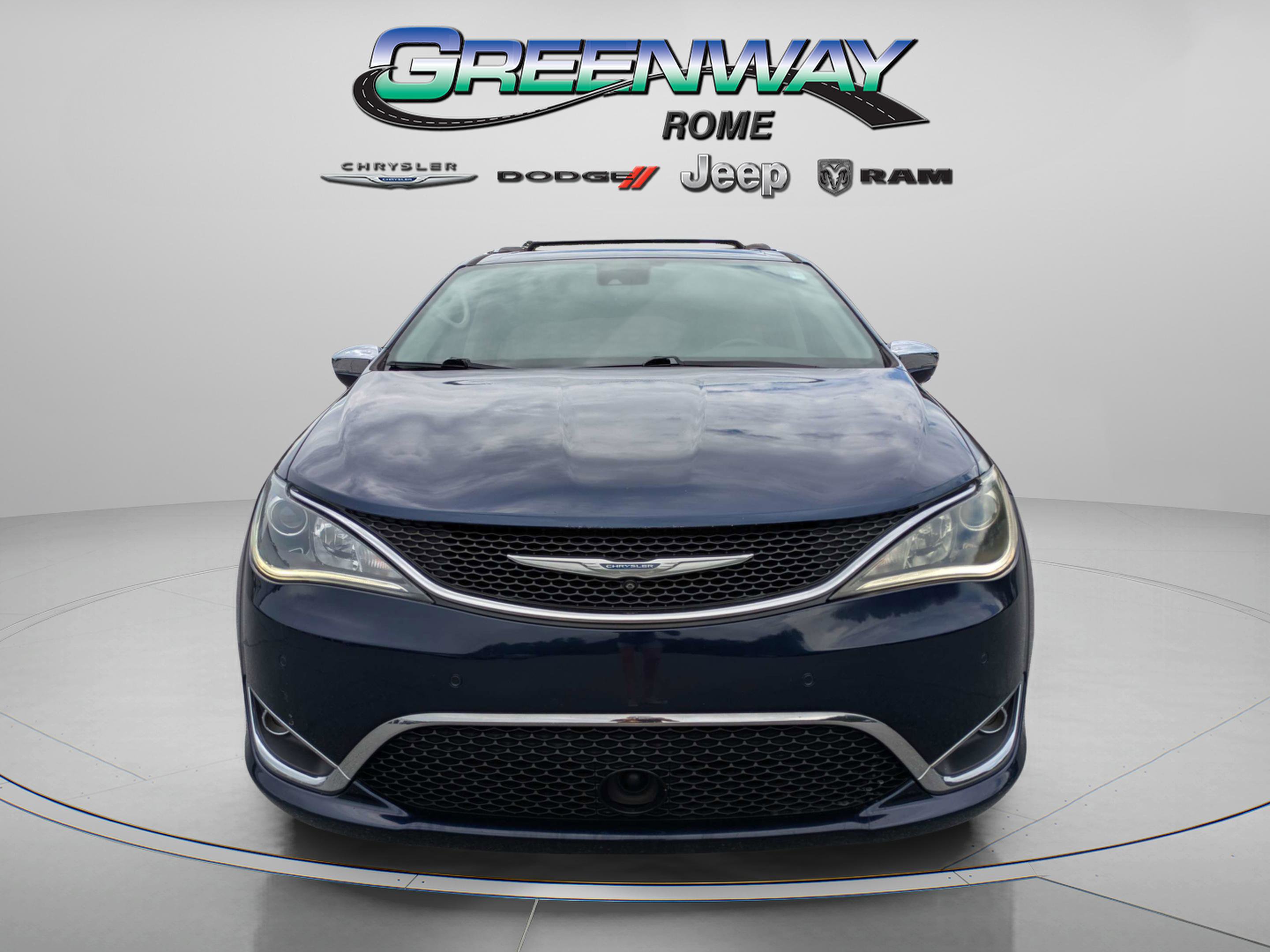 Used 2017 Chrysler Pacifica Limited w/ UConnect Theater Package FWD image 3