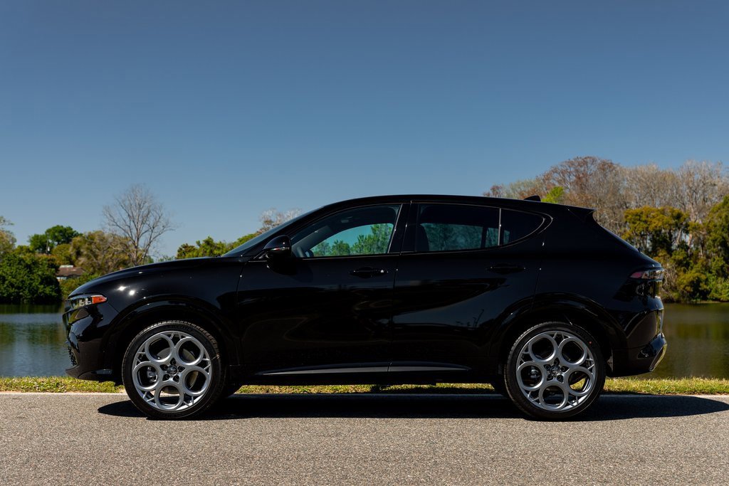 New 2025 Alfa Romeo Tonale w/ Premium Package image 10