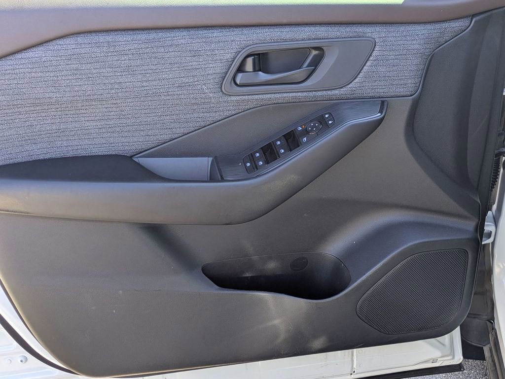 Used 2023 Nissan Rogue S FWD image 11