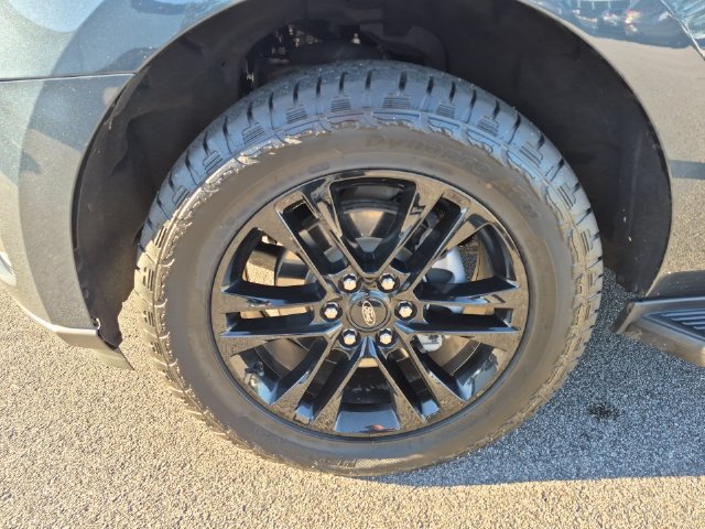 Used 2024 Ford Expedition XLT AWD/4WD image 10