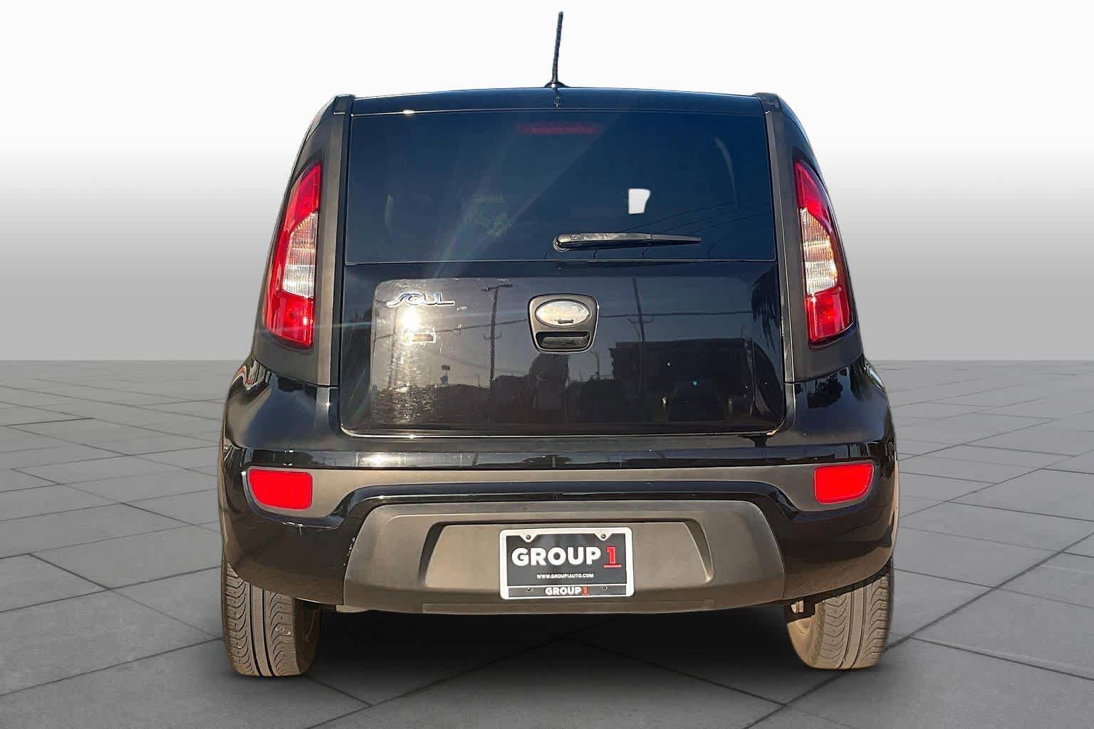 Used 2013 Kia Soul + FWD image 4