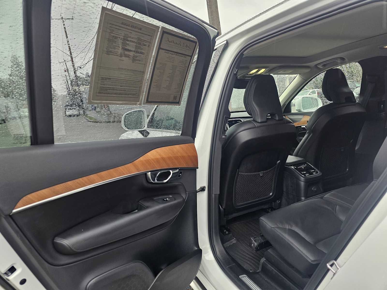 Certified 2025 Volvo XC90 T8 Plus w/ Protection Package Premier image 18