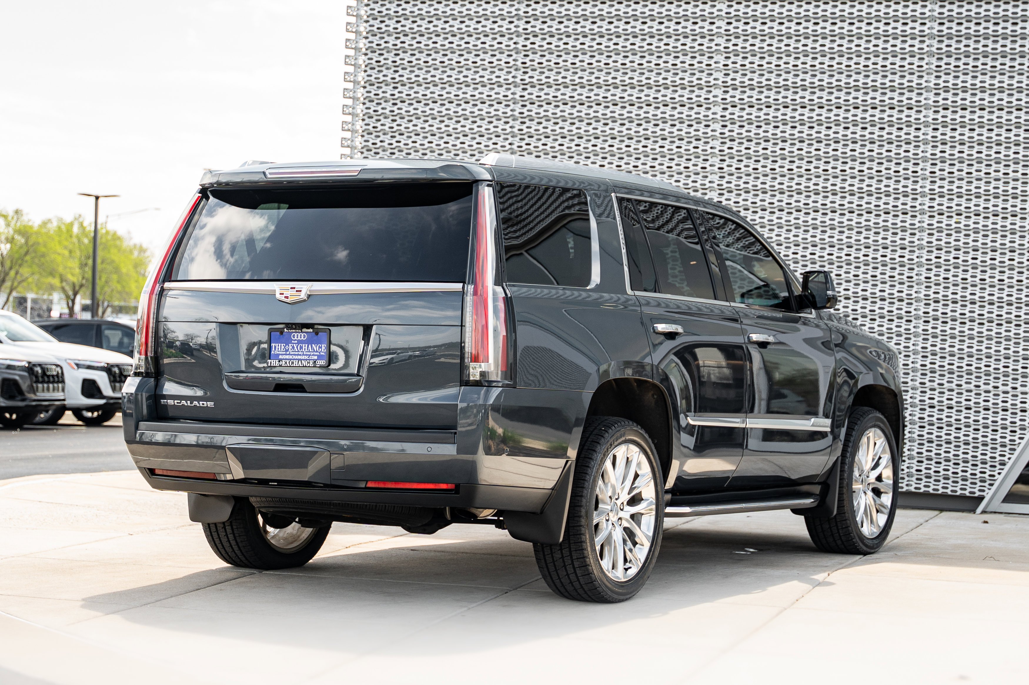 Used 2020 Cadillac Escalade Luxury AWD/4WD image 3