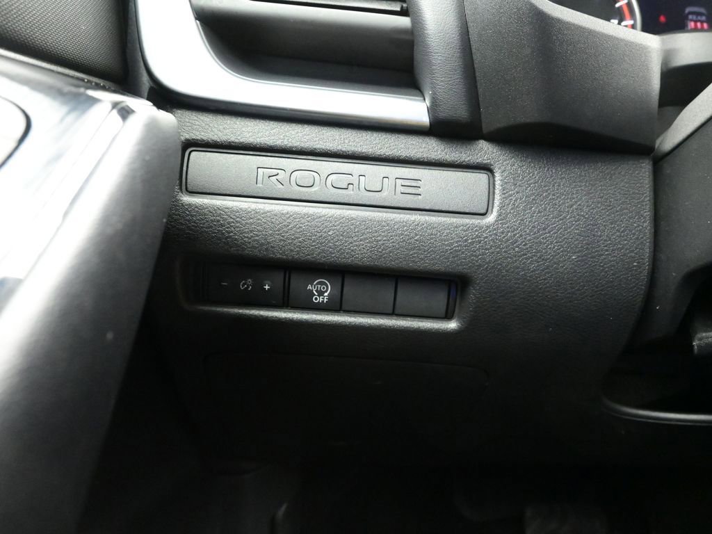 Used 2024 Nissan Rogue S image 18