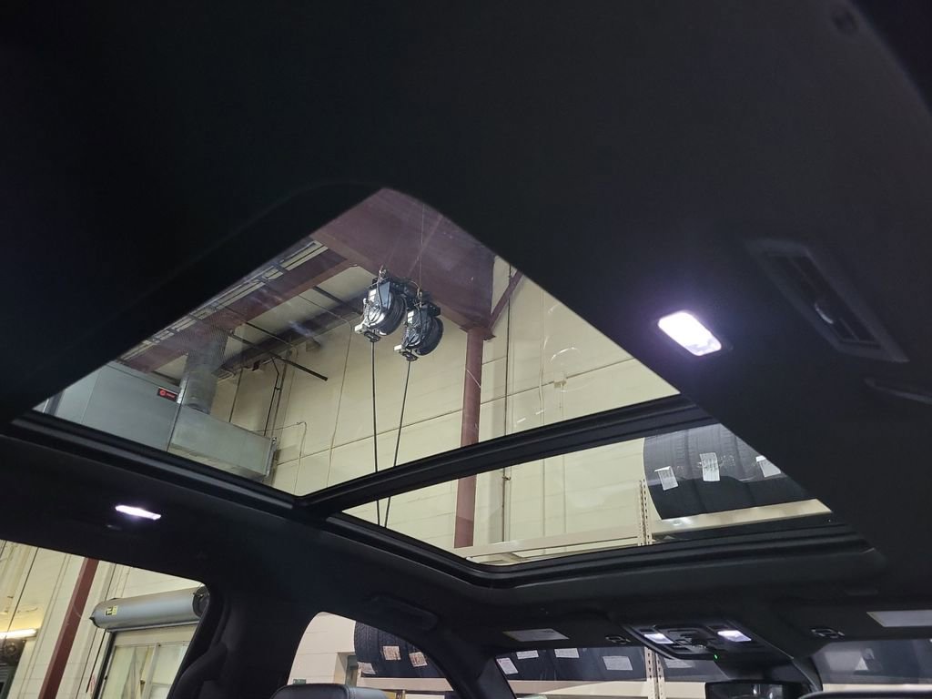 Used 2024 GMC Yukon XL Denali w/ Max Trailering Package image 28