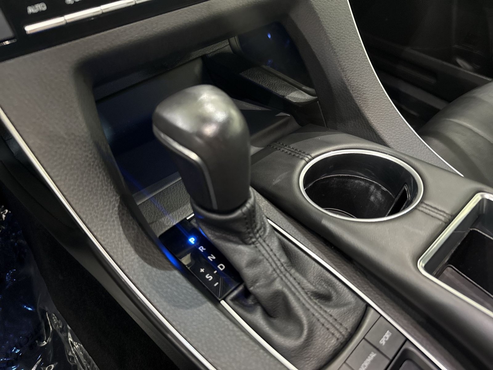 Used 2022 Toyota Avalon XLE FWD image 23