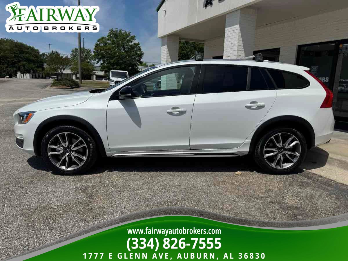 Used 2018 Volvo V60 T5 Cross Country image 9