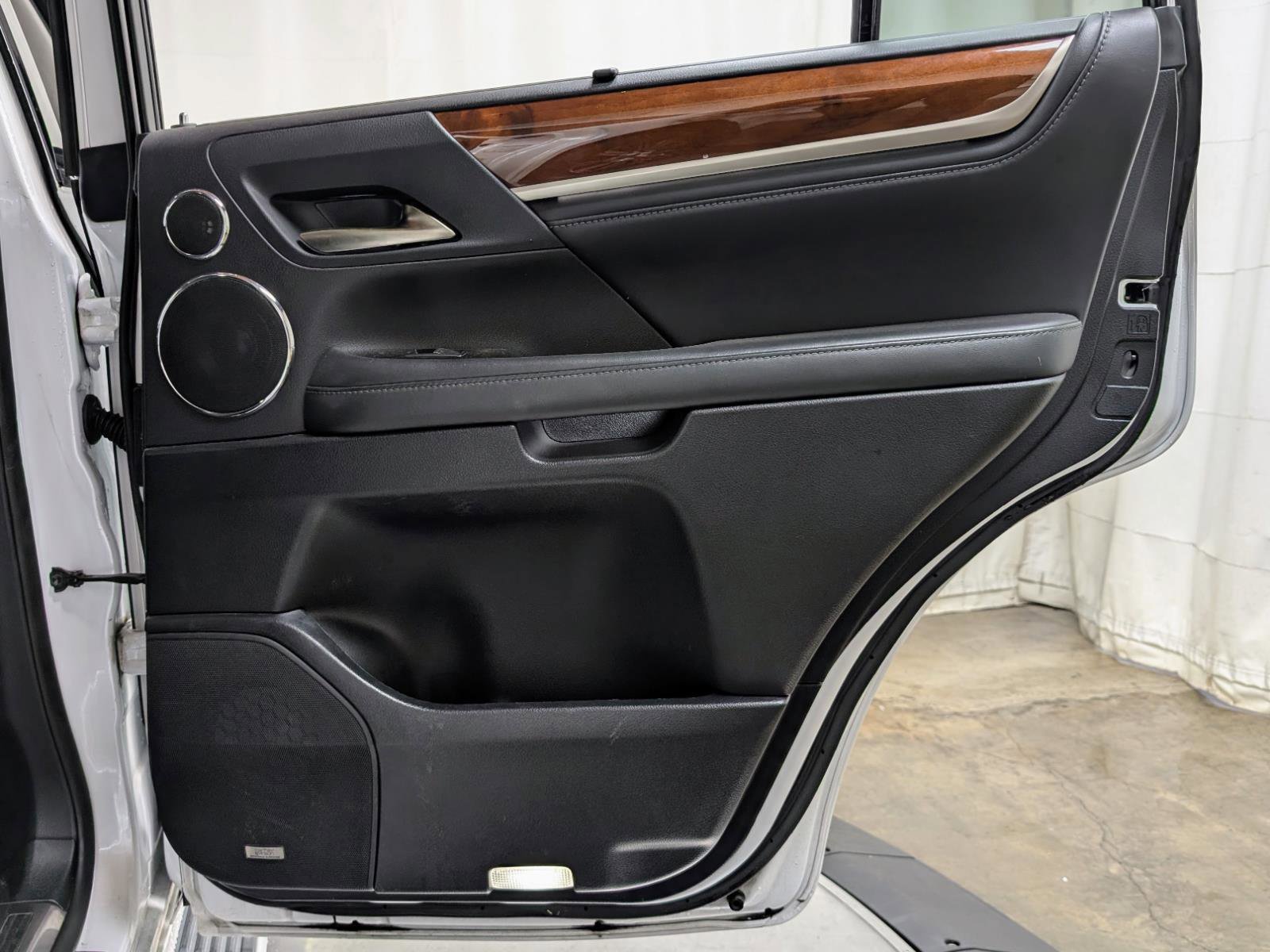 Used 2018 Lexus LX 570 4WD w/ Luxury Package image 26