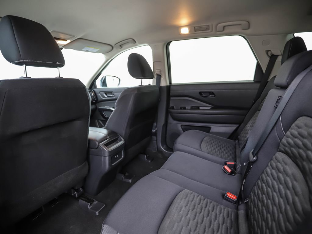 Used 2023 Nissan Pathfinder S image 19