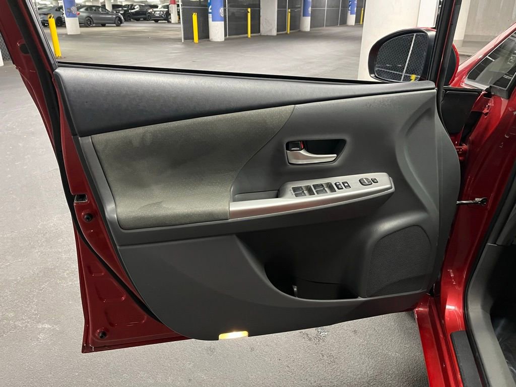 Used 2014 Toyota Prius V Five image 16