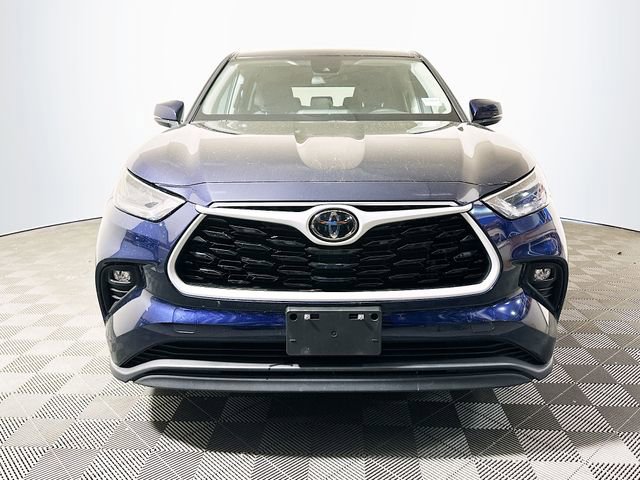 Certified 2025 Toyota Highlander LE image 3