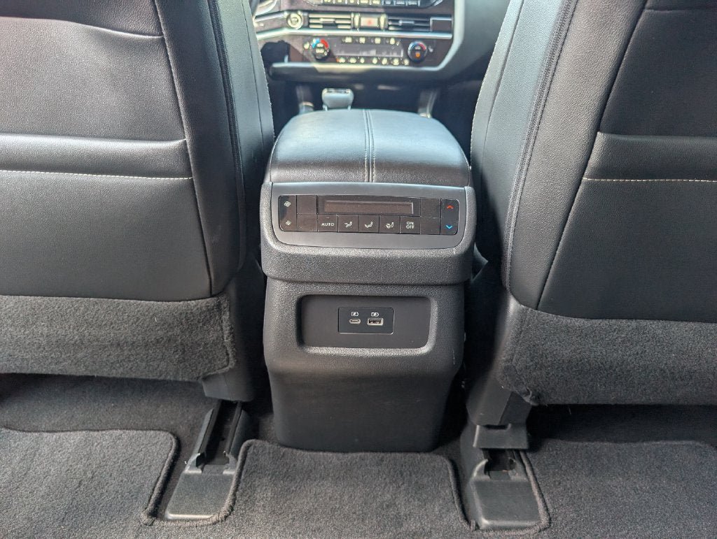 Used 2023 Nissan Pathfinder SL w/ Lighting Package (N92) FWD image 33