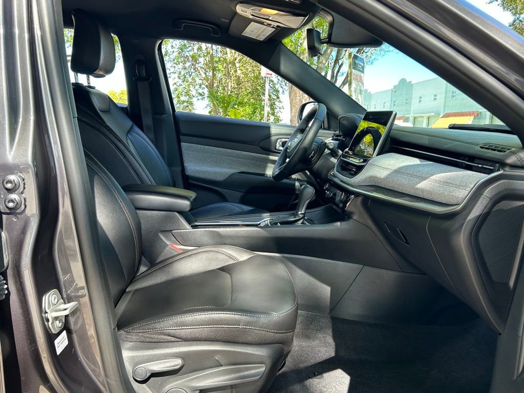 Used 2024 Jeep Compass Latitude image 31