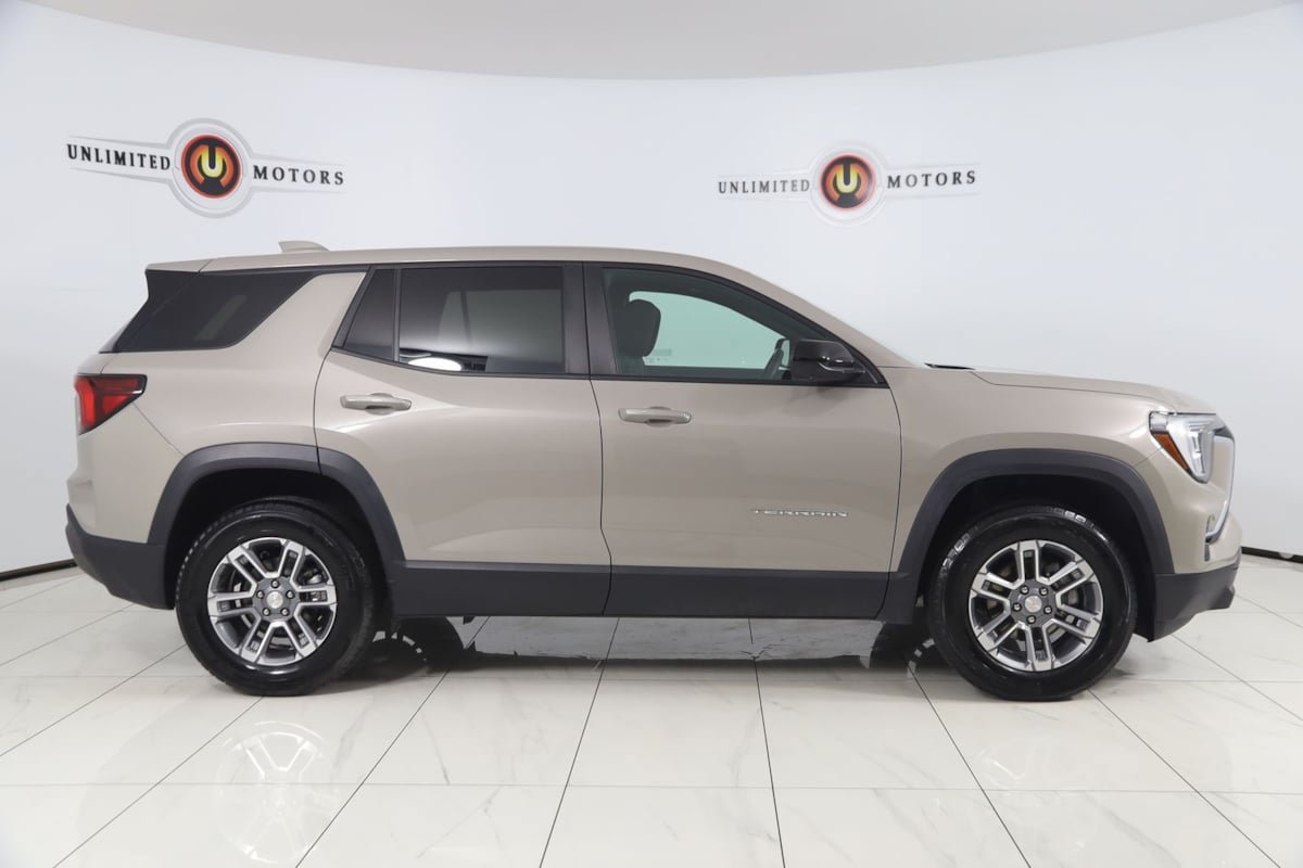 Used 2025 GMC Terrain Elevation w/ Technology Package II AWD/4WD image 2
