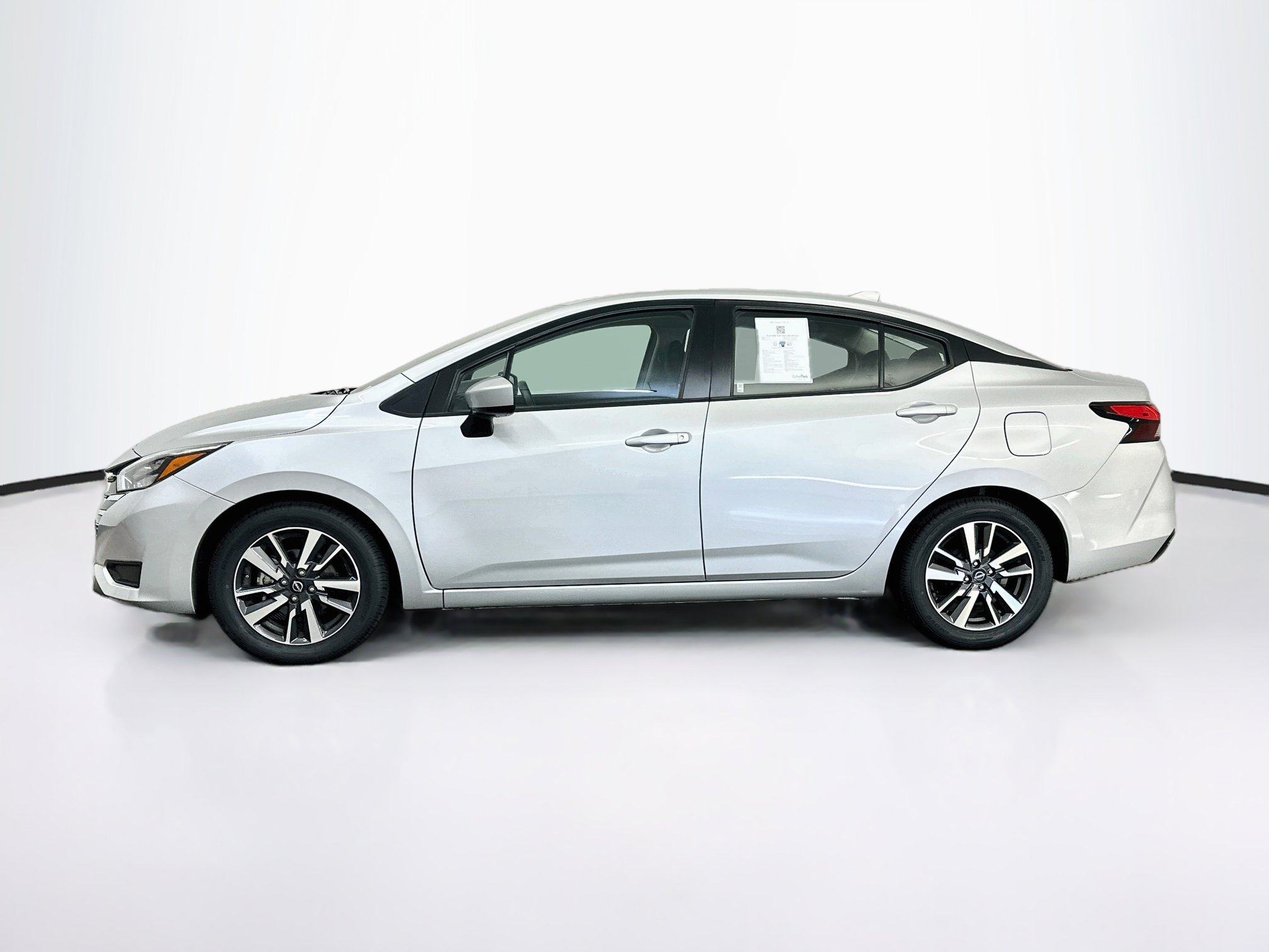 Used 2025 Nissan Versa SV FWD image 4