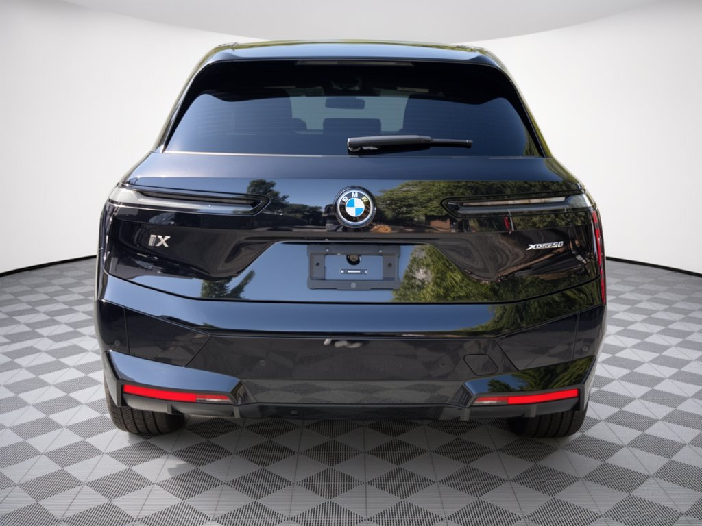 Used 2024 BMW iX xDrive50 w/ Premium Package AWD/4WD image 11