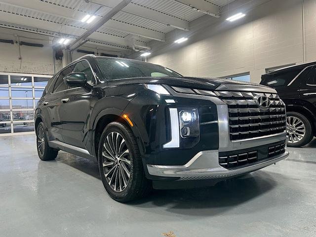 Used 2023 Hyundai Palisade Calligraphy image 2