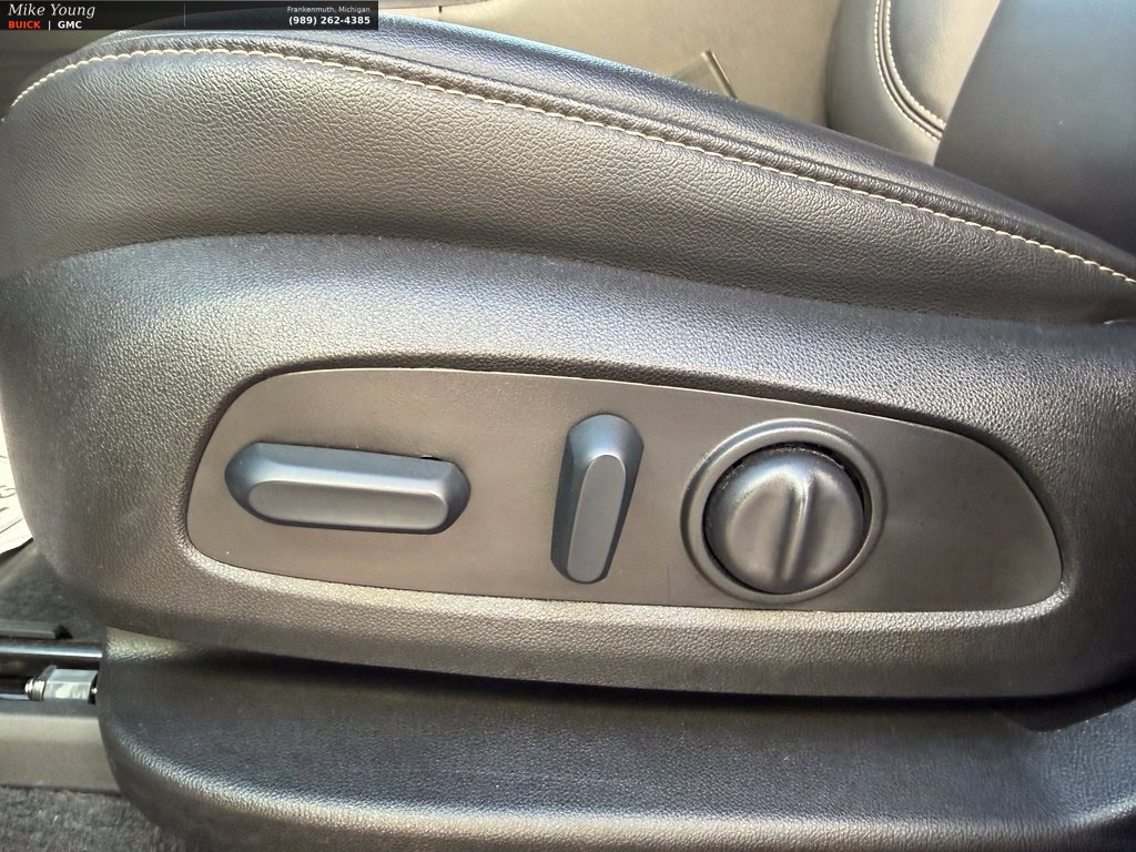Used 2023 Chevrolet Traverse LT w/ LPO, Floor Liner Package FWD image 20