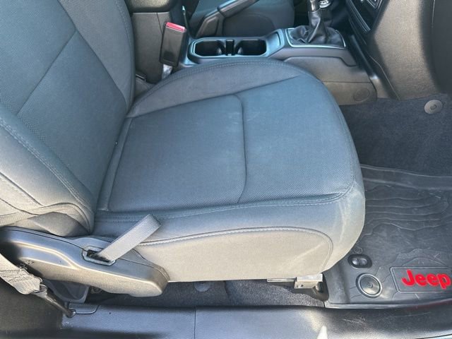 Used 2021 Jeep Wrangler Sport AWD/4WD image 14