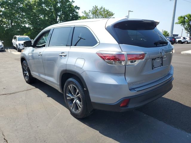 Used 2016 Toyota Highlander XLE AWD/4WD image 3