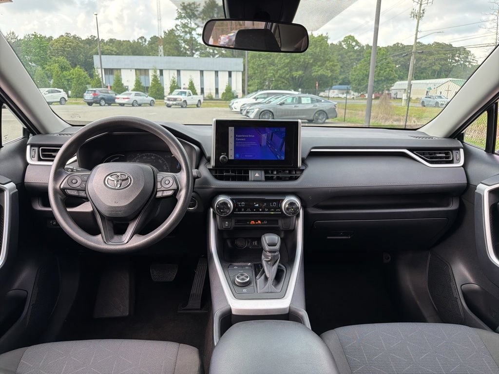 Used 2025 Toyota RAV4 XLE AWD/4WD image 11