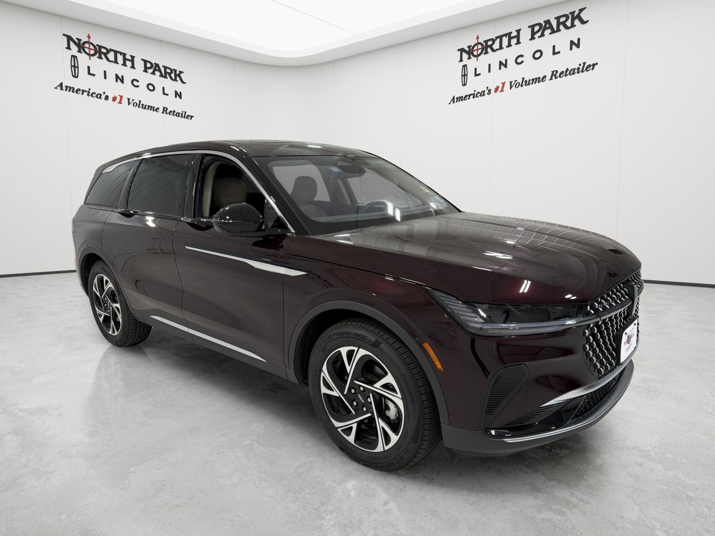 Used 2025 Lincoln Nautilus Premier w/ Equipment Group 102A AWD/4WD image 8