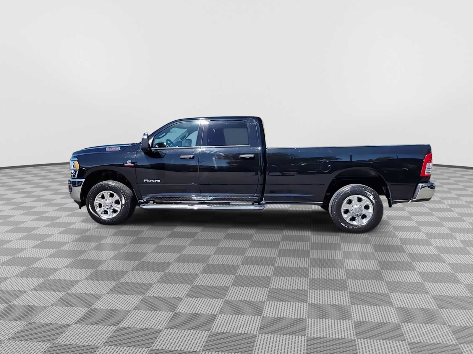 Used 2024 RAM 3500 Big Horn AWD/4WD image 5