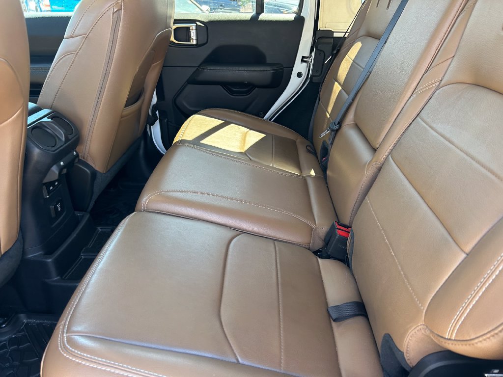 Used 2022 Jeep Wrangler Unlimited Sahara AWD/4WD image 18