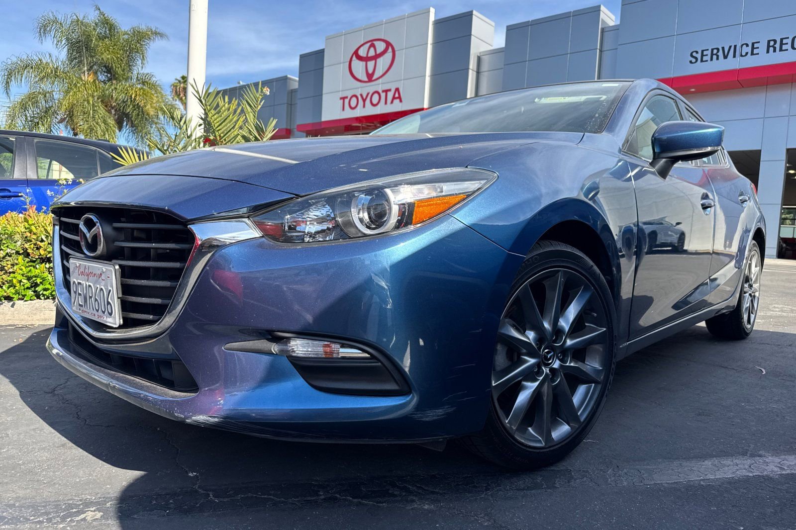 Used 2018 MAZDA MAZDA3 Touring FWD image 2