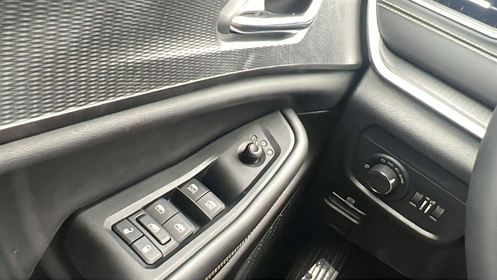 Used 2024 Jeep Grand Cherokee L Laredo image 34