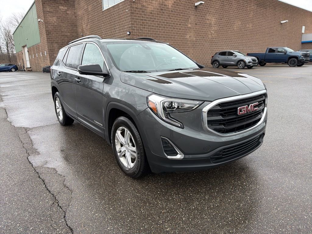 Used 2020 GMC Terrain SLE w/ Driver Convenience Package image 2
