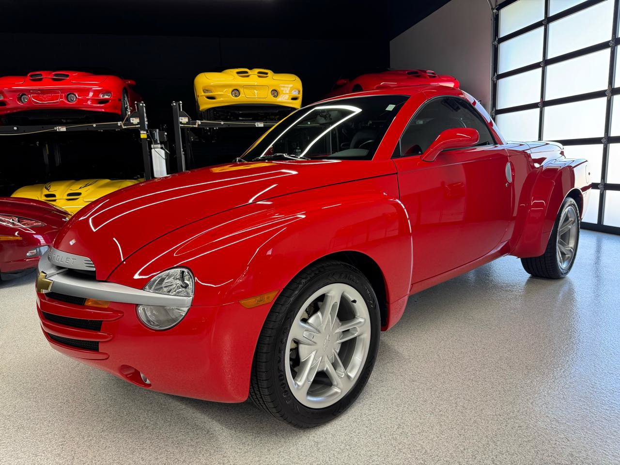 Used 2003 Chevrolet SSR w/ Preferred Equipment Group RWD image 3