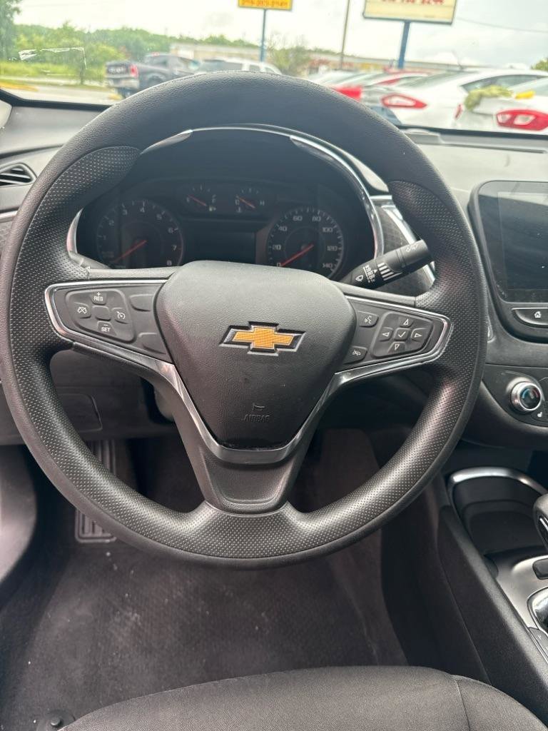 Used 2021 Chevrolet Malibu LT FWD image 5