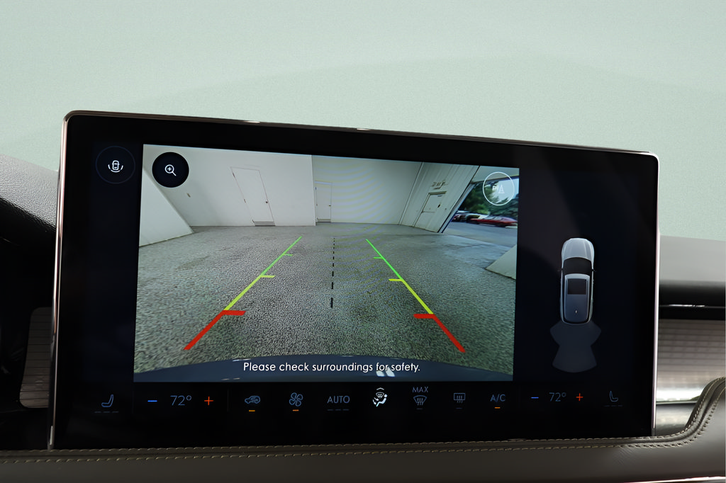 Used 2024 Lincoln Corsair AWD w/ Towing Package image 13